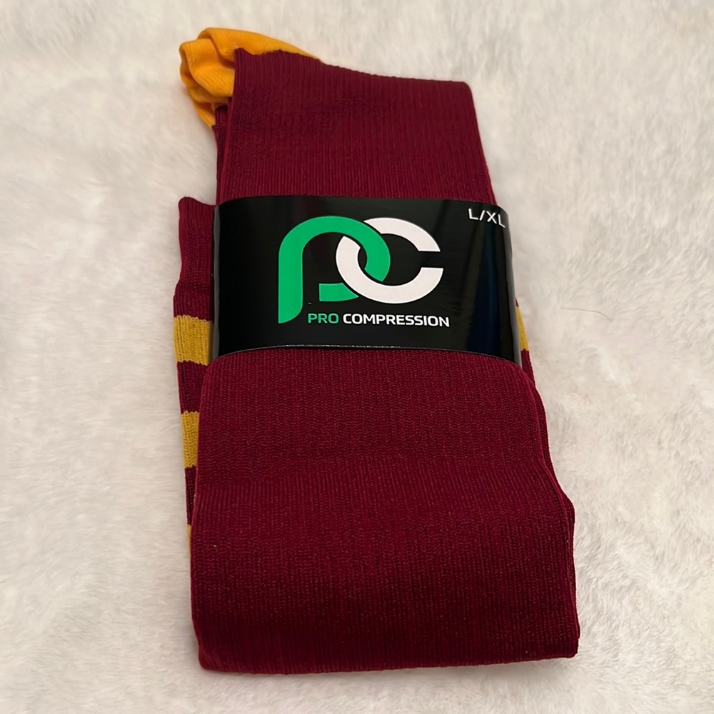Pro compression marathon compression socks - maroon and gold